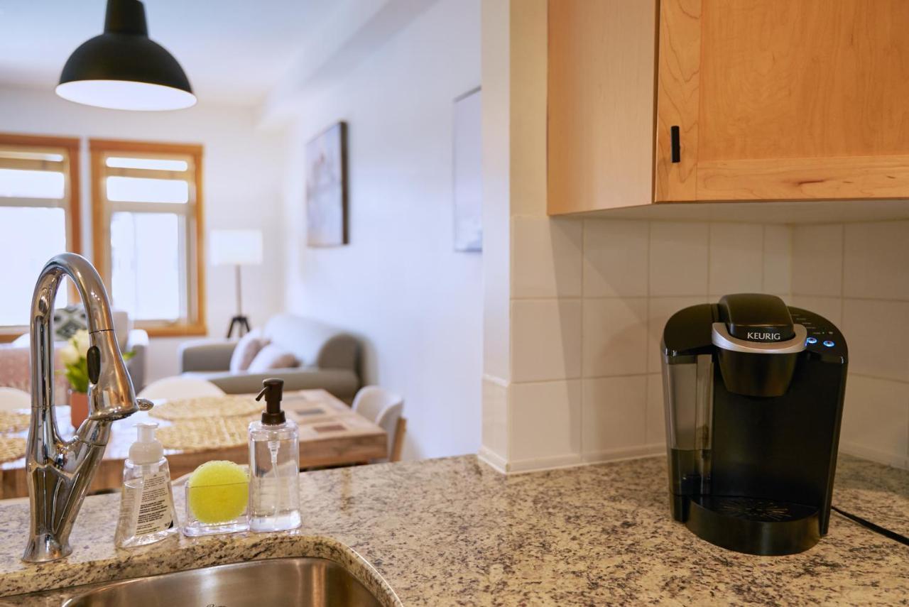 Mtn View Escape With King Size Bed With Outdoor Pool - Banff Pass Included! Apartment Canmore Bagian luar foto