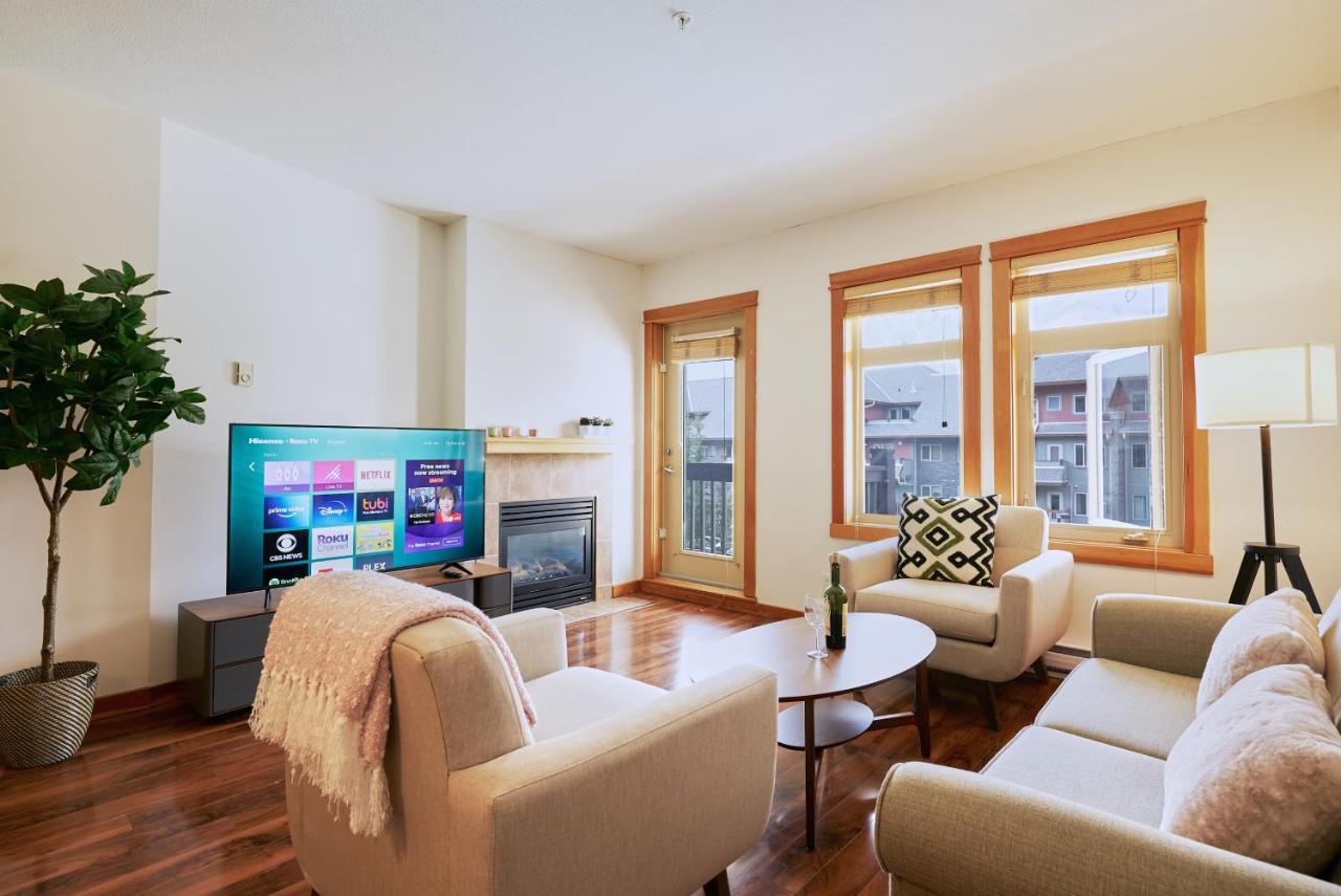 Mtn View Escape With King Size Bed With Outdoor Pool - Banff Pass Included! Apartment Canmore Bagian luar foto