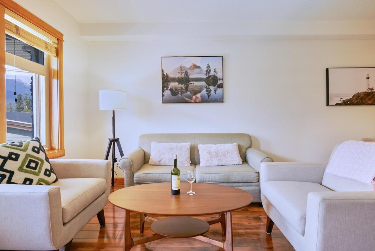 Mtn View Escape With King Size Bed With Outdoor Pool - Banff Pass Included! Apartment Canmore Bagian luar foto