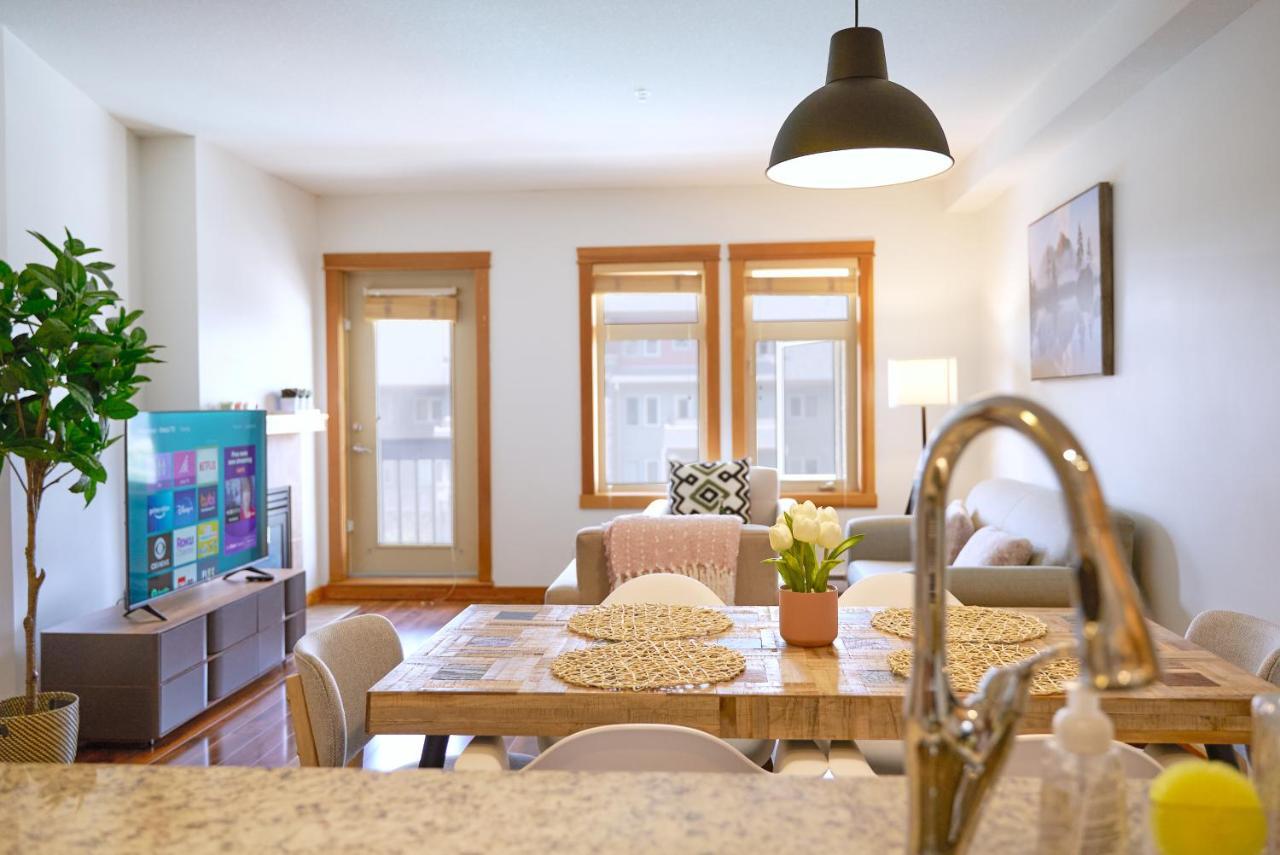 Mtn View Escape With King Size Bed With Outdoor Pool - Banff Pass Included! Apartment Canmore Bagian luar foto