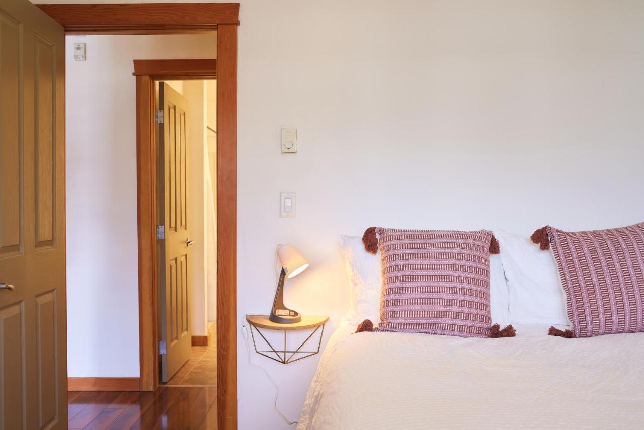 Mtn View Escape With King Size Bed With Outdoor Pool - Banff Pass Included! Apartment Canmore Bagian luar foto