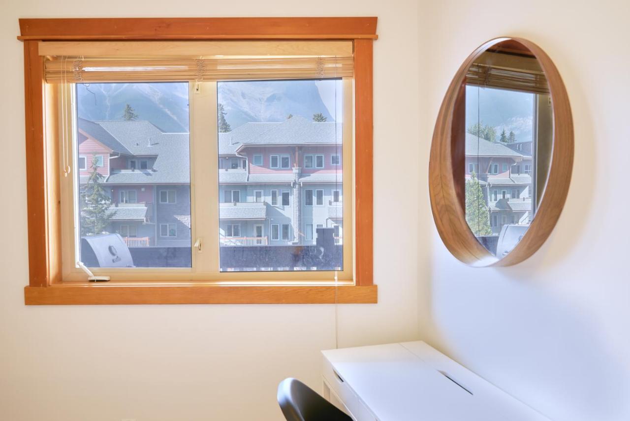 Mtn View Escape With King Size Bed With Outdoor Pool - Banff Pass Included! Apartment Canmore Bagian luar foto