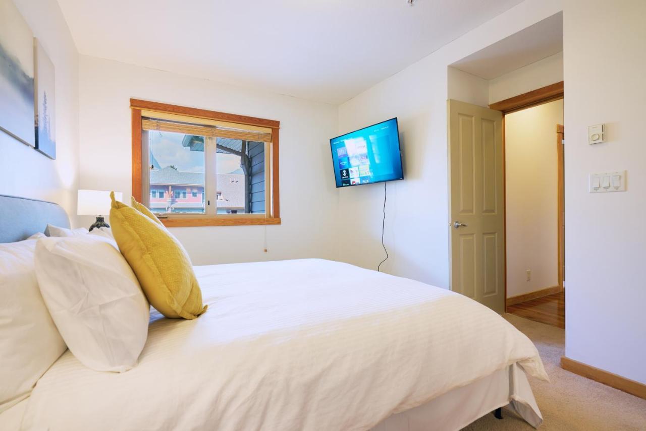 Mtn View Escape With King Size Bed With Outdoor Pool - Banff Pass Included! Apartment Canmore Bagian luar foto