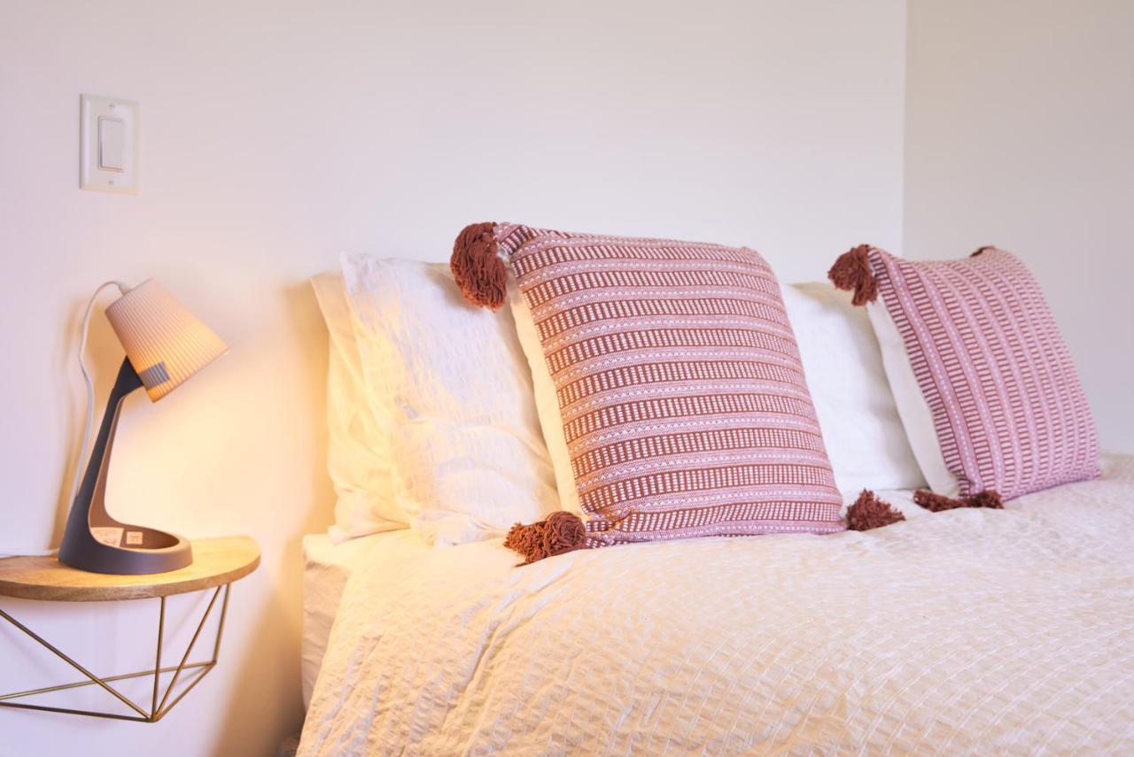 Mtn View Escape With King Size Bed With Outdoor Pool - Banff Pass Included! Apartment Canmore Bagian luar foto
