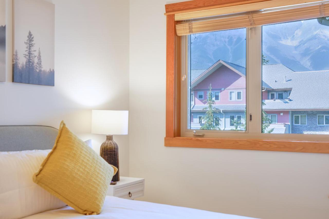 Mtn View Escape With King Size Bed With Outdoor Pool - Banff Pass Included! Apartment Canmore Bagian luar foto