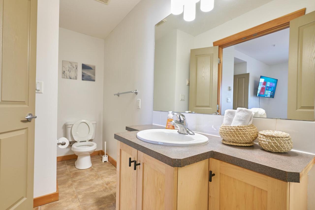 Mtn View Escape With King Size Bed With Outdoor Pool - Banff Pass Included! Apartment Canmore Bagian luar foto