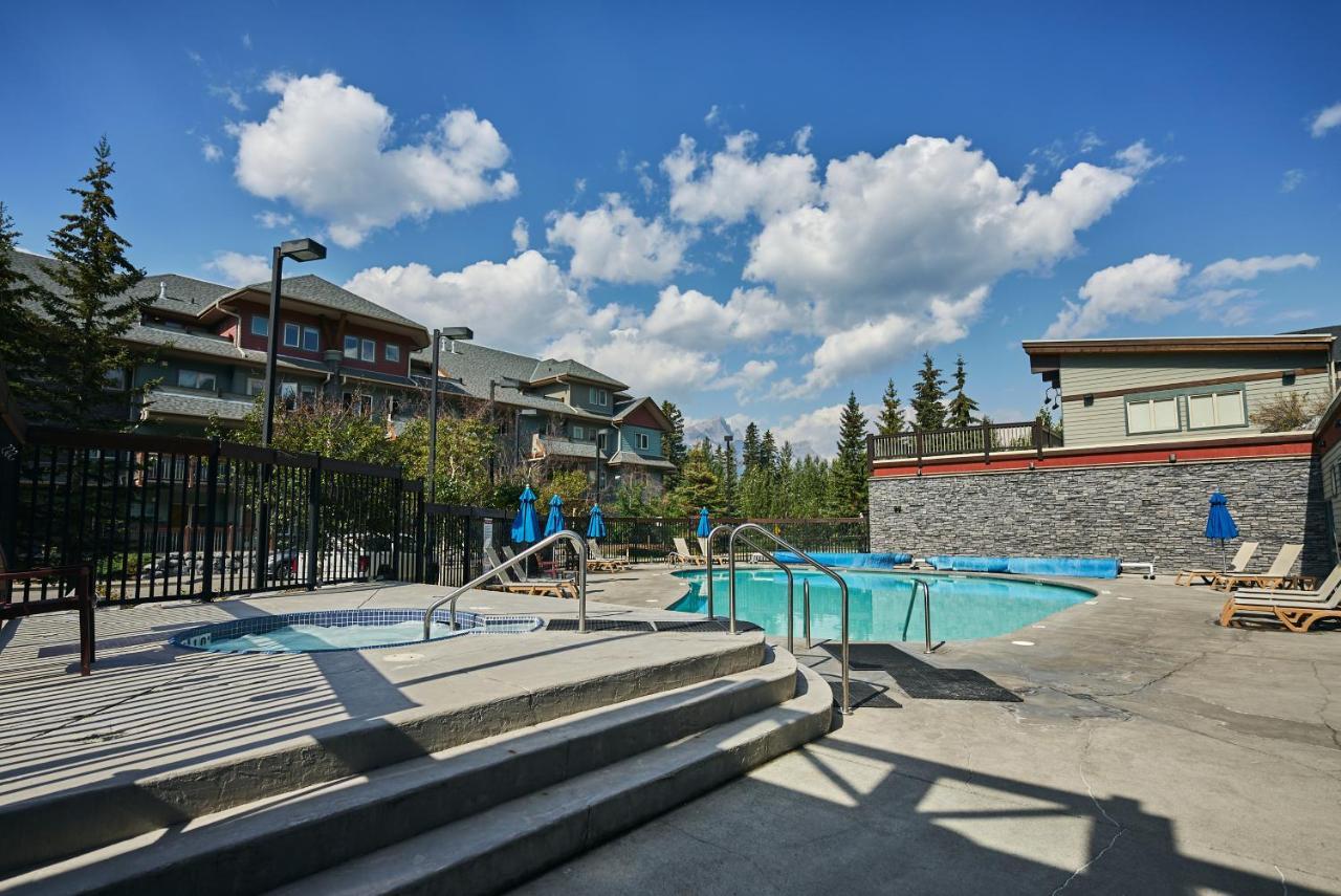 Mtn View Escape With King Size Bed With Outdoor Pool - Banff Pass Included! Apartment Canmore Bagian luar foto
