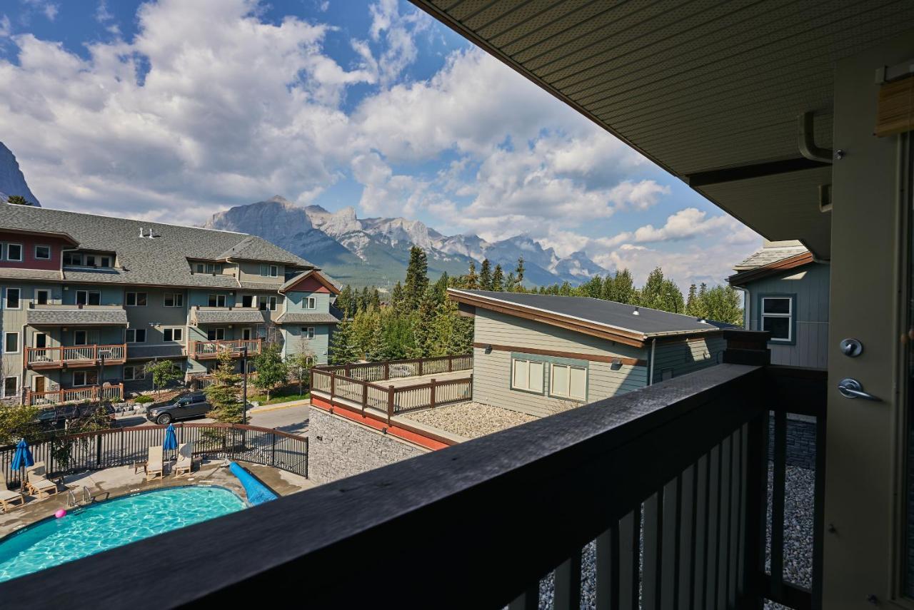 Mtn View Escape With King Size Bed With Outdoor Pool - Banff Pass Included! Apartment Canmore Bagian luar foto