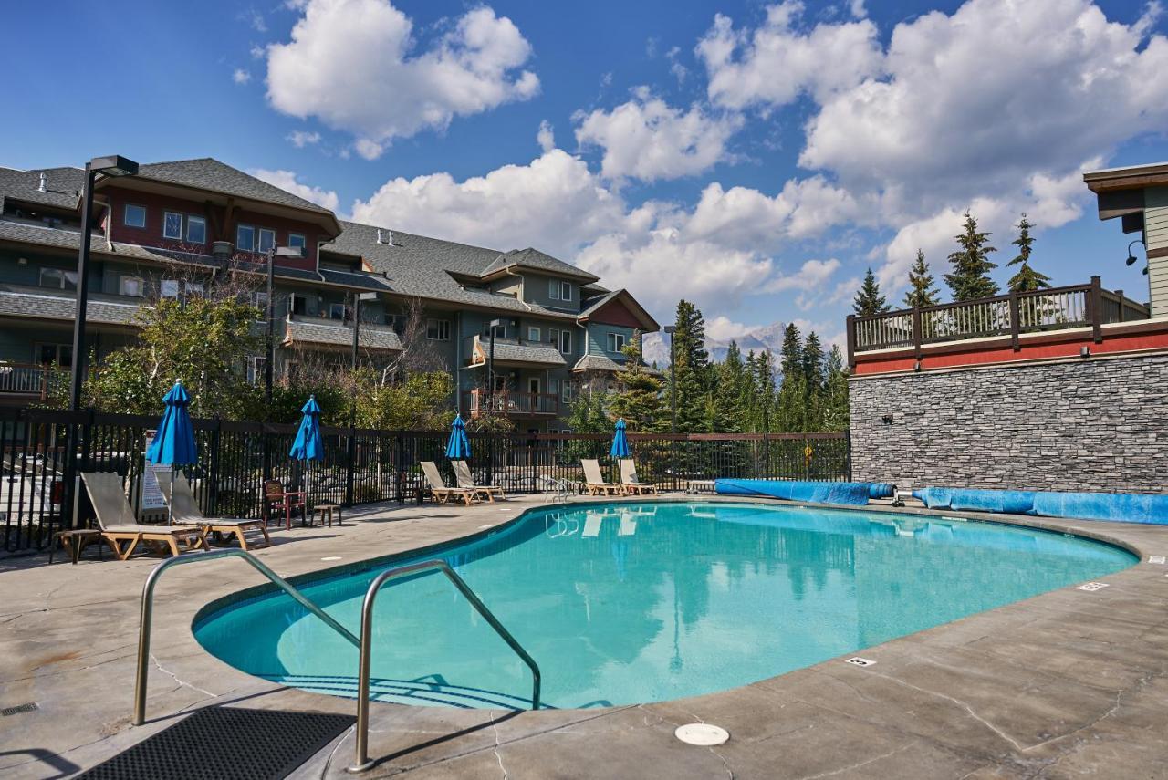 Mtn View Escape With King Size Bed With Outdoor Pool - Banff Pass Included! Apartment Canmore Bagian luar foto