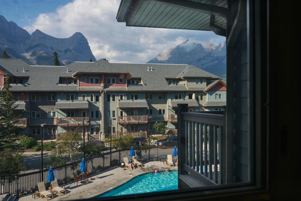 Mtn View Escape With King Size Bed With Outdoor Pool - Banff Pass Included! Apartment Canmore Bagian luar foto